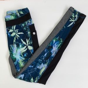 NWOT flower and leaf print leggings with pockets